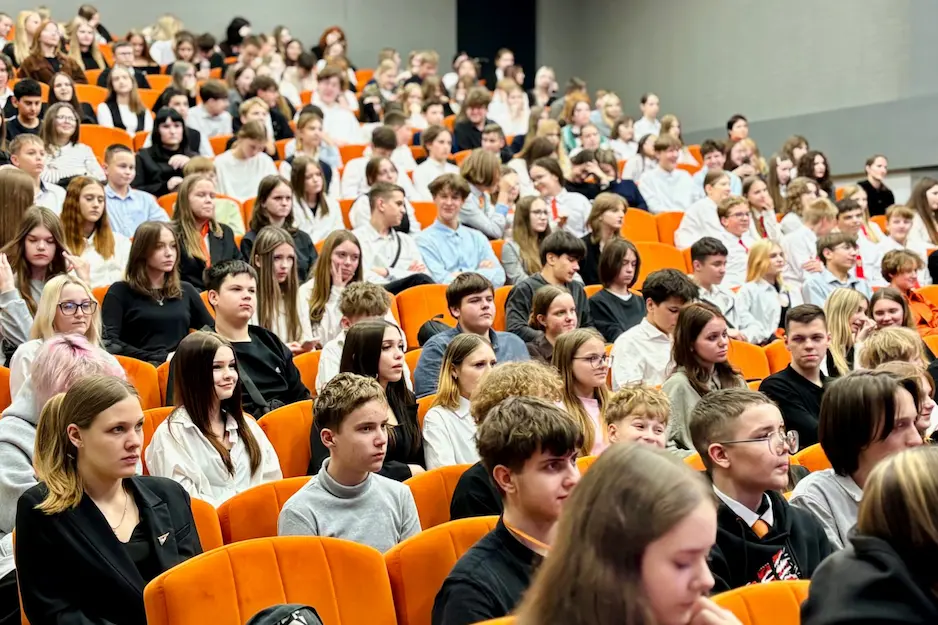 #ИнтернетБезБуллинга: МТС провел мастер-класс по борьбе с кибербуллингом для школьников в Солигорске