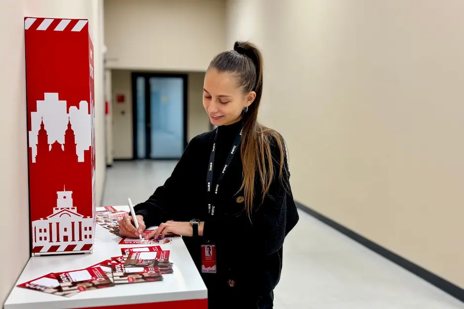 Неделя родительской любви: сотрудники МТС отправили больше тысячи открыток своим мамам и папам