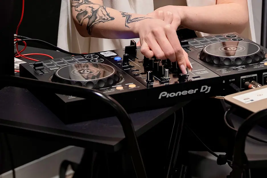 Культурный проект «Арт-повод» и компания МТС подарили детям настоящую новогоднюю сказку