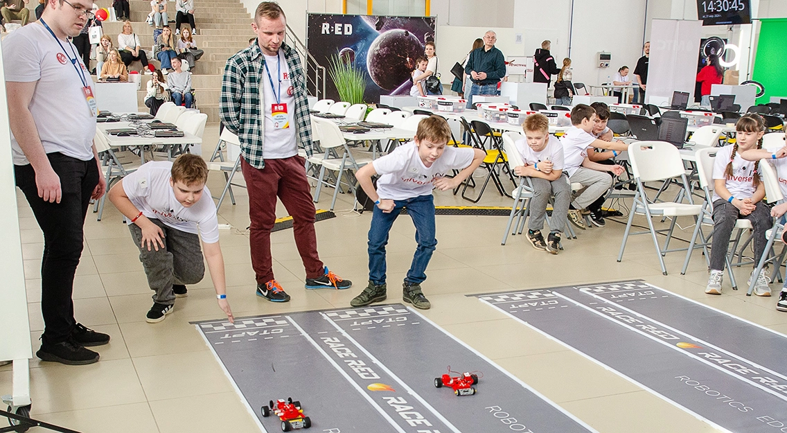 МТС стал Генеральным партнером образовательного фестиваля R:ED FEST Belarus по робототехнике и программированию