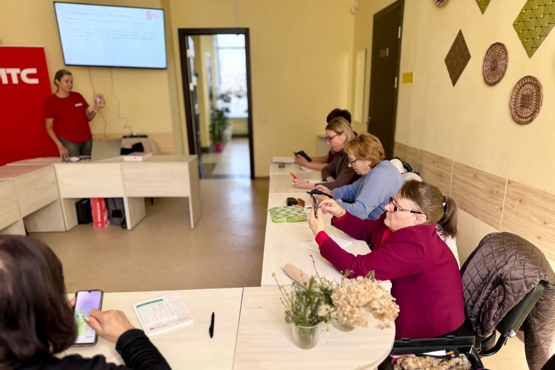 #НаучиСвоихБлизких: МТС начинает весенний цикл занятий по цифровой грамотности для старшего поколения