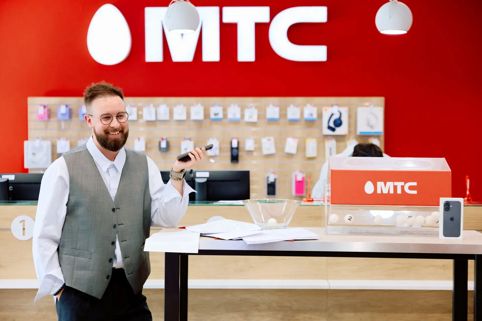 МТС разыграл первые iPhone 17 среди тех, кто выбирает безлимит