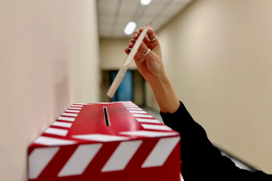 Неделя родительской любви: сотрудники МТС отправили больше тысячи открыток своим мамам и папам