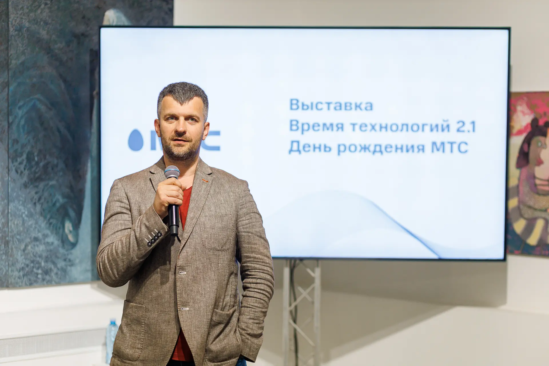 МТС открыл выставку картин, «написанных» нейросетью