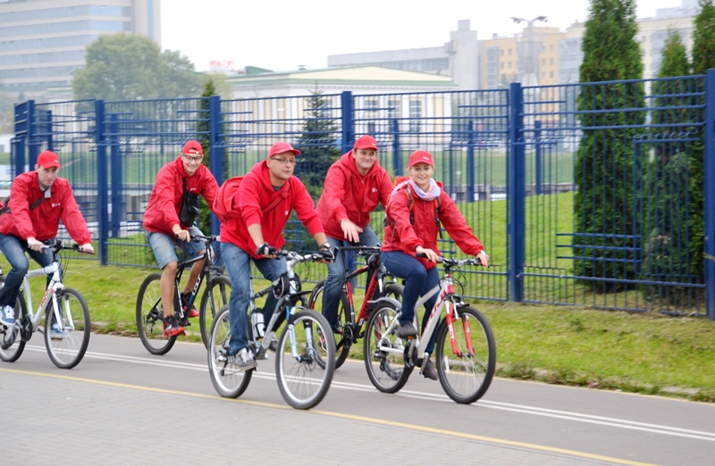 В День без автомобиля МТС начал устанавливать велопарковки возле школ 