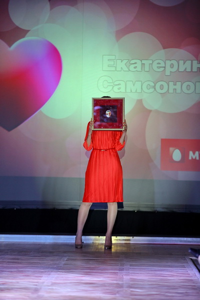 Благотворительный показ &laquo;Red Dress МТС&raquo; снова собрал деньги на лечение ребенка