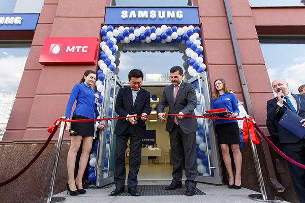 В Минске открылся уникальный магазин МТС и Samsung 