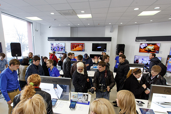 В Минске открылся уникальный магазин МТС и Samsung 